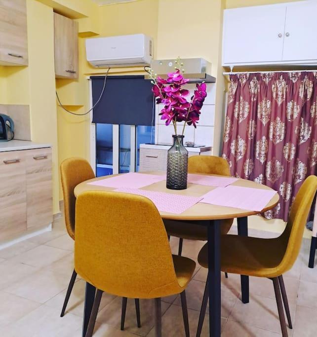 Zenia Home 1 Στην Καρδιά Της Πάτρας Esterno foto