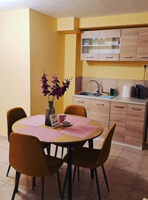Zenia Home 1 Στην Καρδιά Της Πάτρας Esterno foto